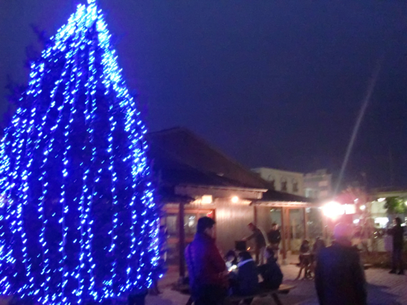 クリスマスツリー点灯式の様子